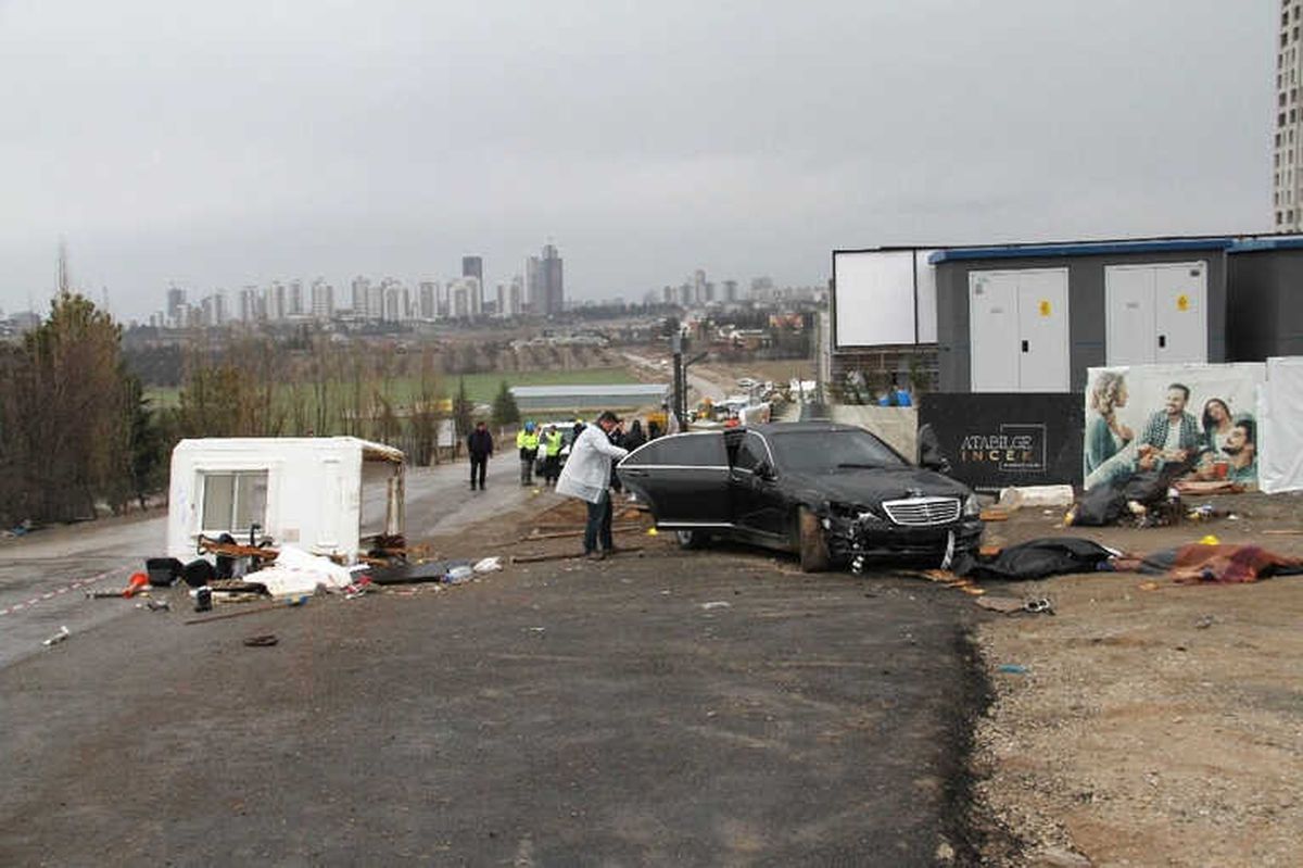 Otomobiliyle Bekçi Kulübesine Daldı: 1 Ölü
