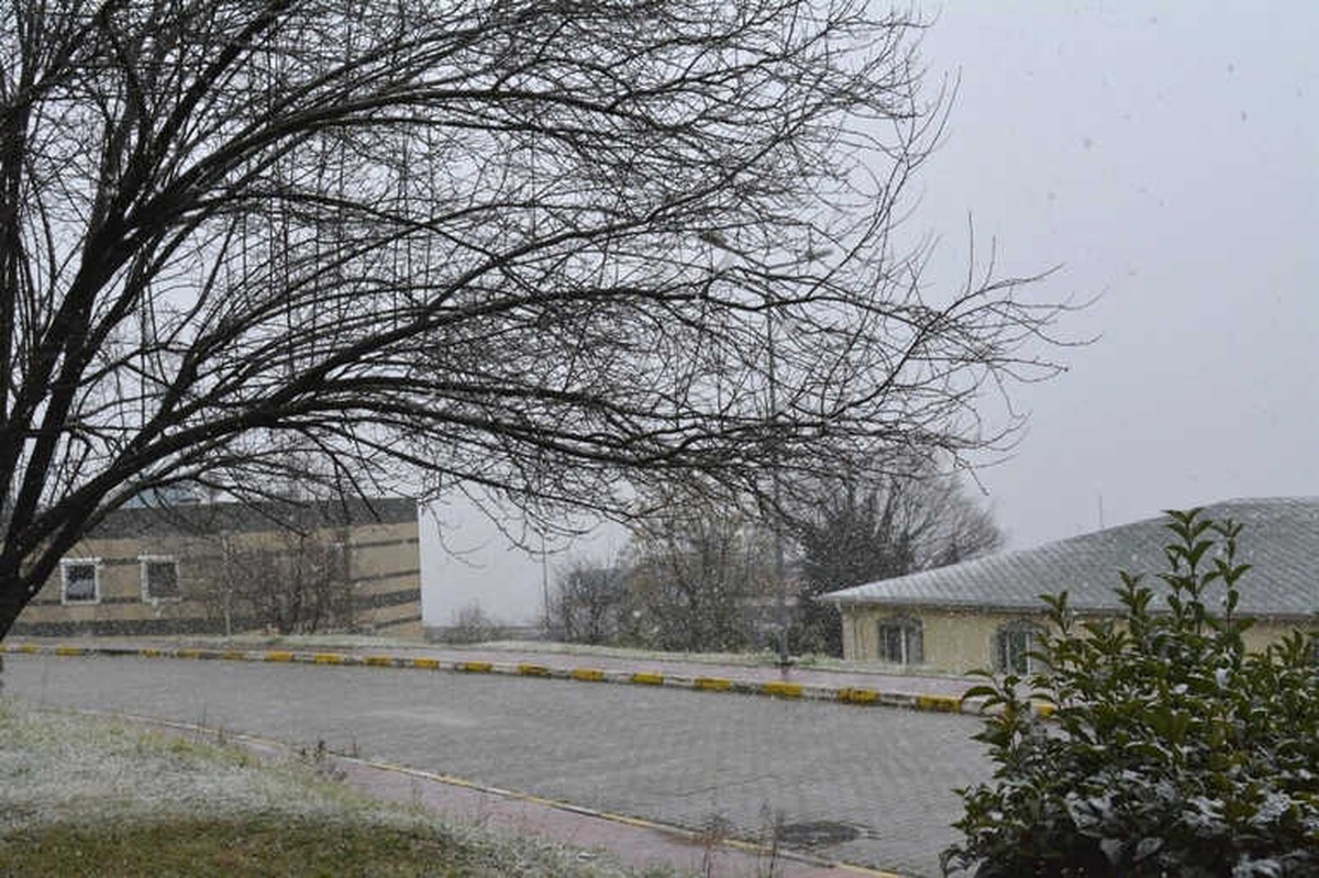 Şehir Merkezinin Yüksek Kesimlerine Kar Yağışı Başladı