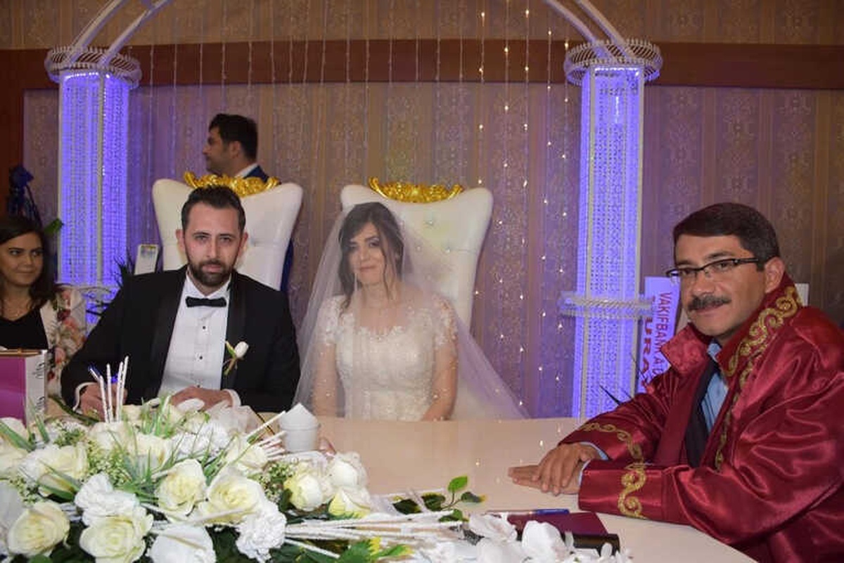 Şehzadeler\'de Günde 4 Çiftin Nikahı Kıyıldı