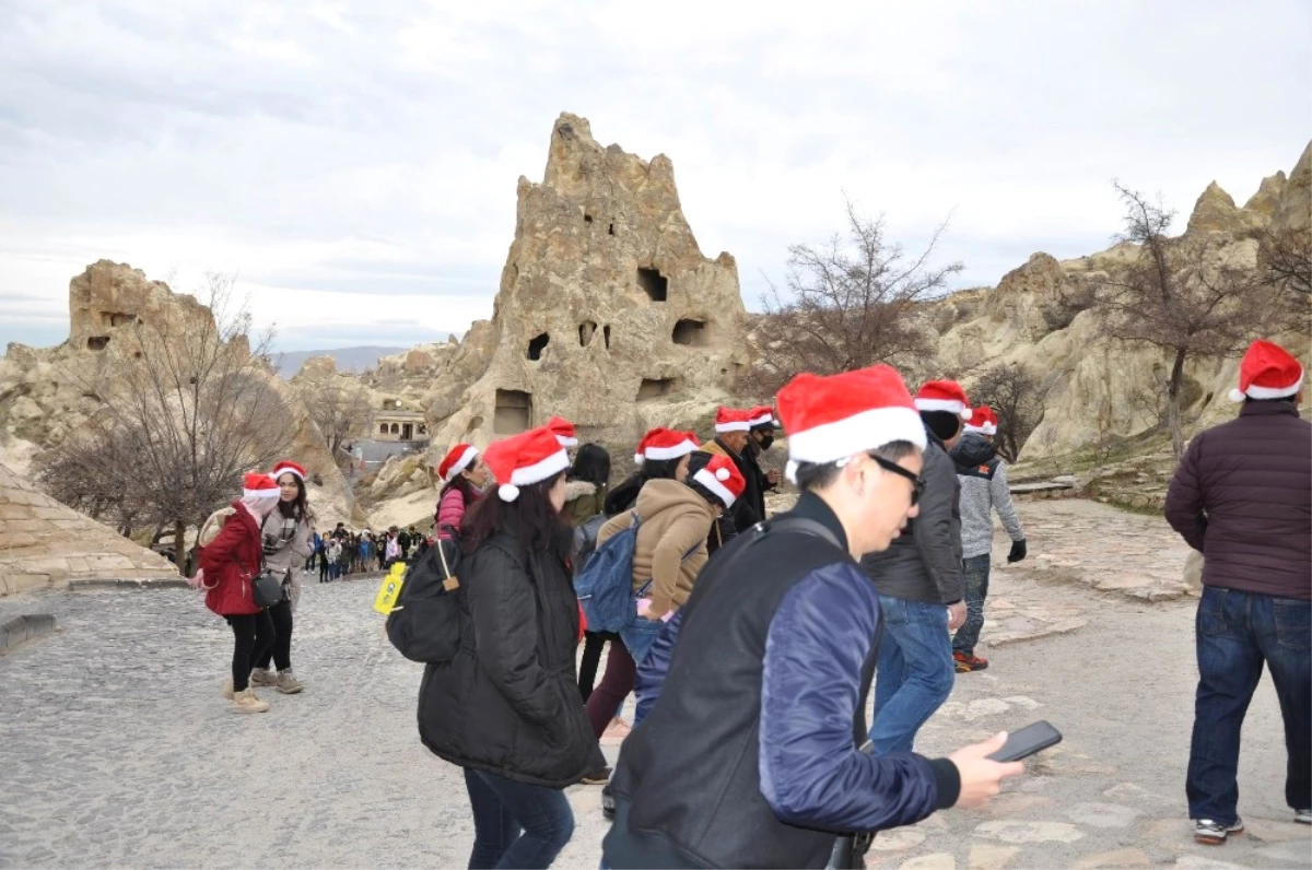 Singapurlu Turistler Kapadokya\'yı Neol Şapkasıyla Gezdi