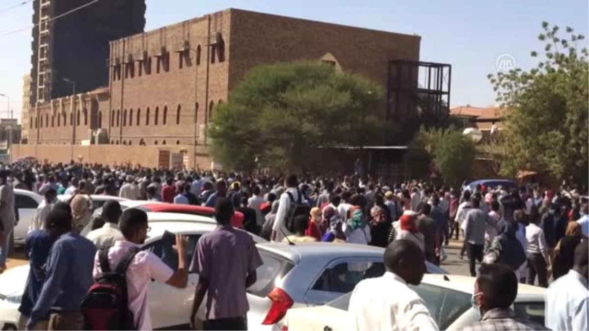 Sudan\'daki Cumhurbaşkanlığı Sarayı Yakınındaki Gösteriye Müdahale