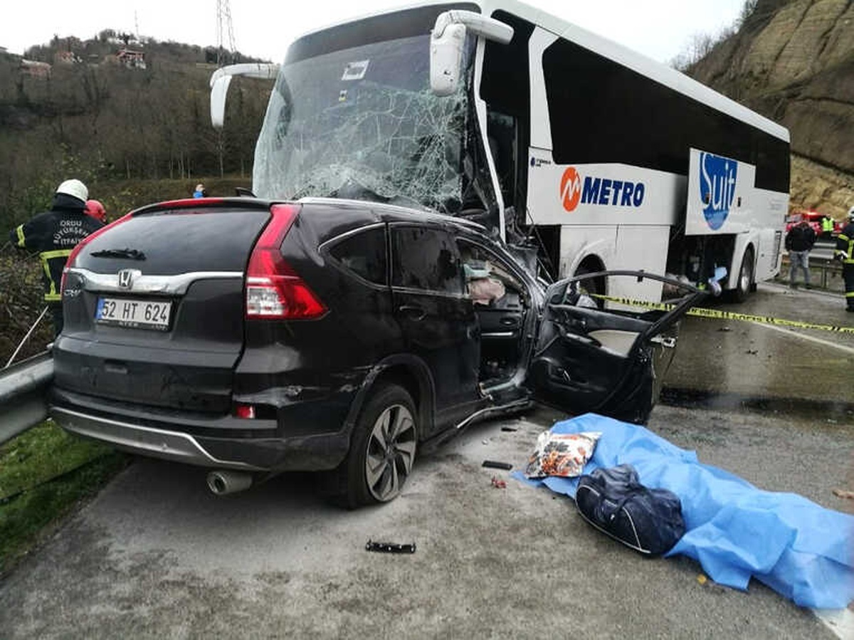 Ters Yöne Giren Ciple Yolcu Otobüsü Çarpıştı: 1 Ölü, 10 Yaralı