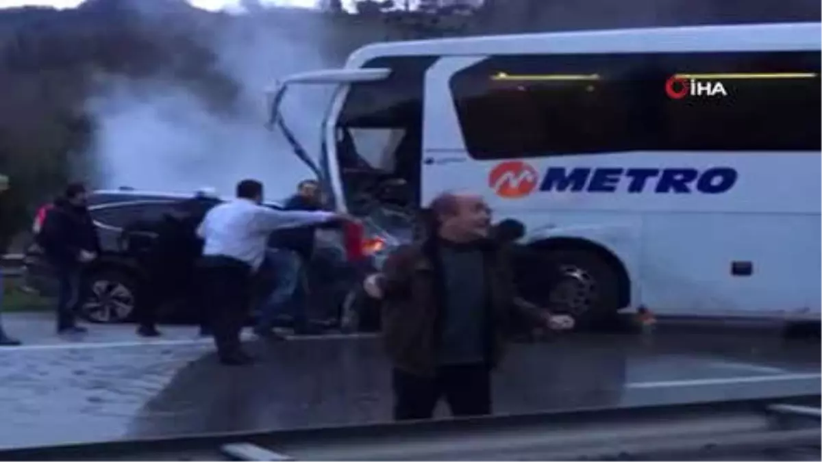 Ters Yöne Giren Ciple Yolcu Otobüsü Çarpıştı: 1 Ölü, 10 Yaralı