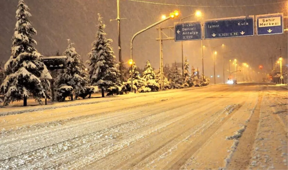 Uşak\'ta Kar Yağışı Nedeniyle Eğitime 1 Gün Ara Verildi