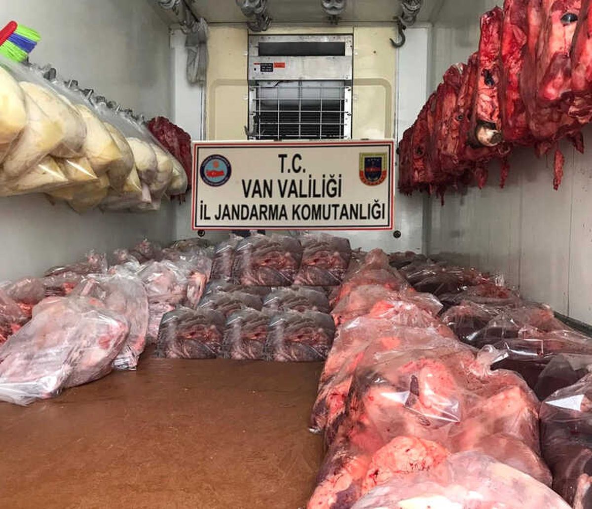 Van\'da Kaçak Et ve Sakatat Ele Geçirildi