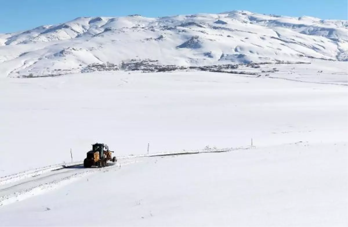 Van ve Bitlis\'te Kar, 337 Yerleşim Biriminin Yolunu Kapattı (3)