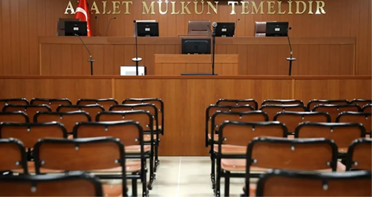 3 Çocuk Annesi Eşini Öldüren Cani Koca, Mahkemede Eşinin Yakınlarının Saldırısına Uğradı