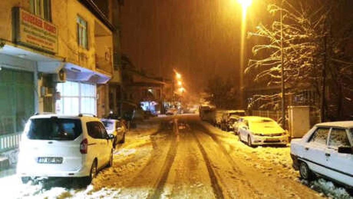 Adıyaman\'ın Çelikhan İlçesinde Okullara \'Kar\' Tatili