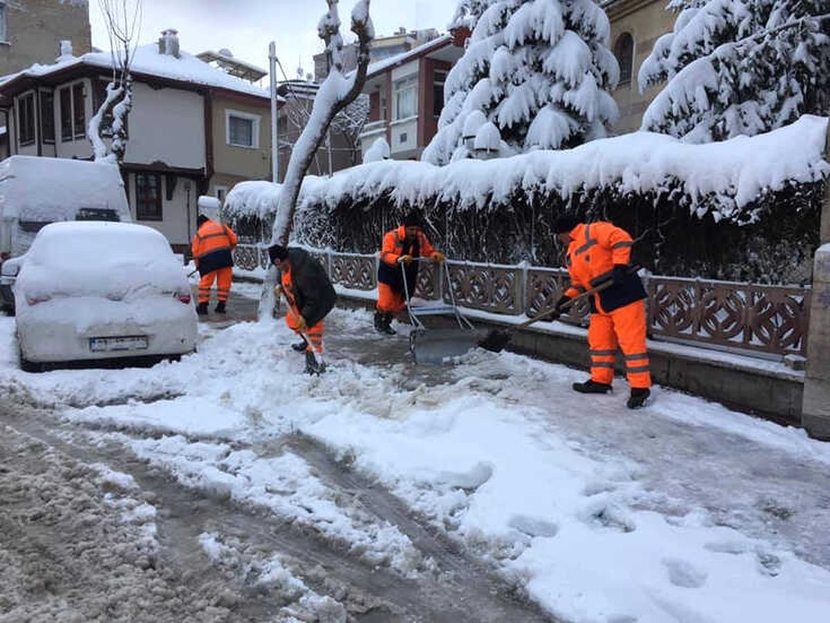 Afyonkarahisar\'da Kar Temizleme Çalışmaları Başladı