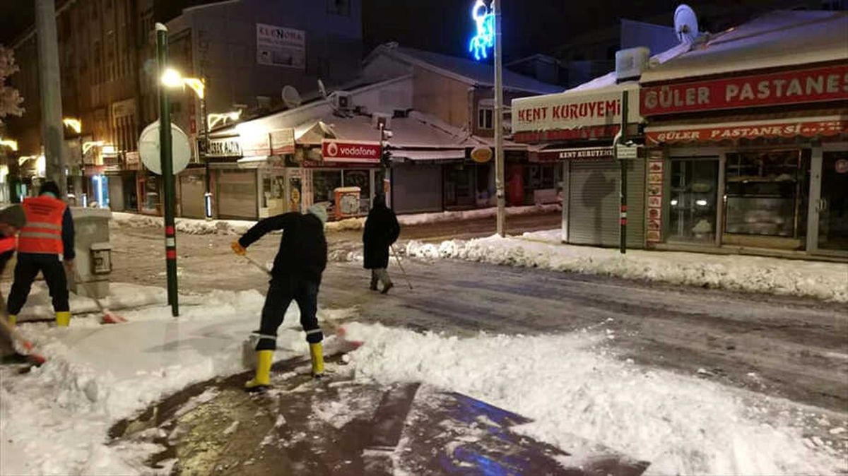 Akşehir\'de Kar Temizlik Çalışması Başlatıldı