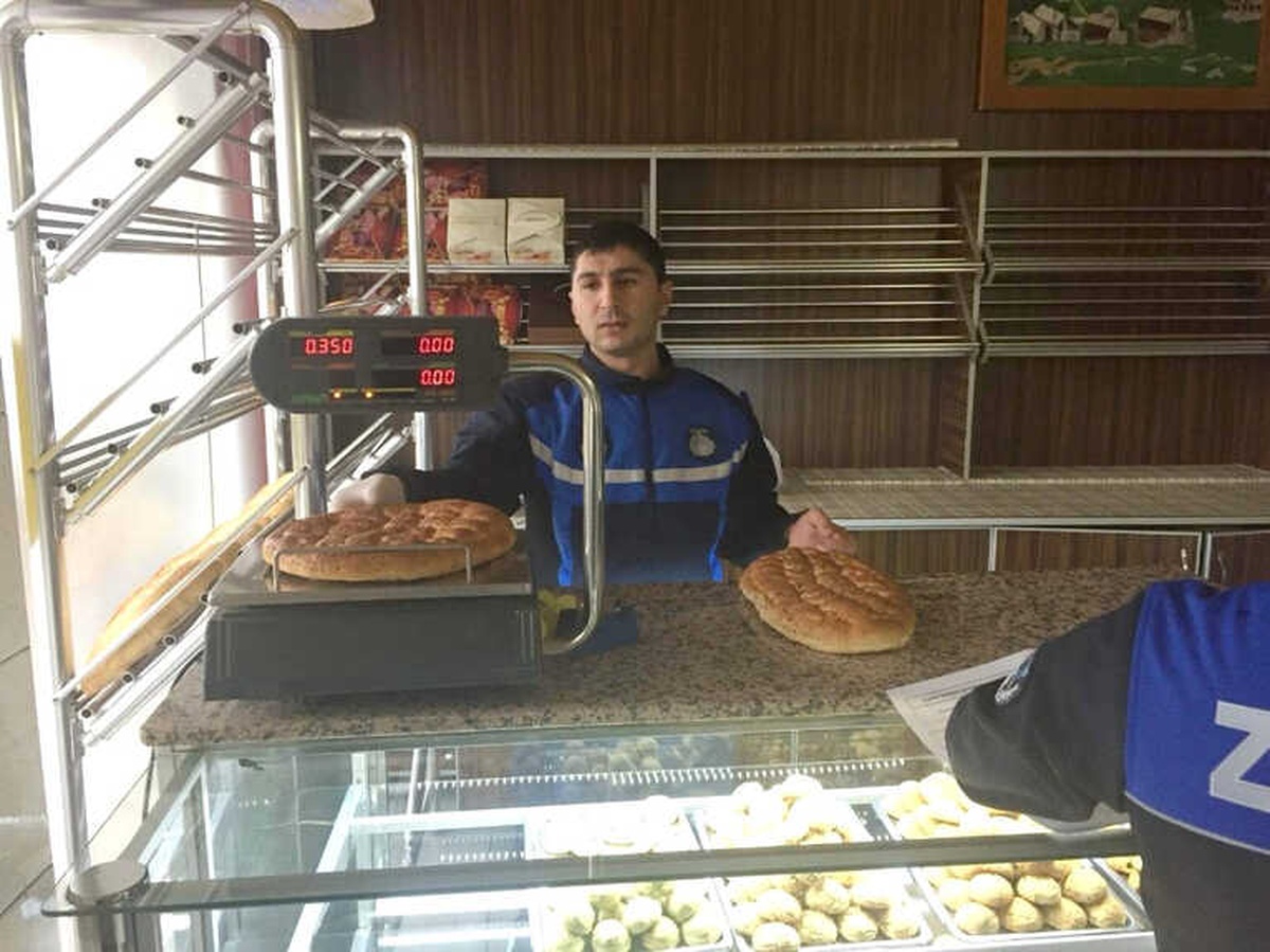 Aliağa\'da Zabıtalardan Fırın Denetimi
