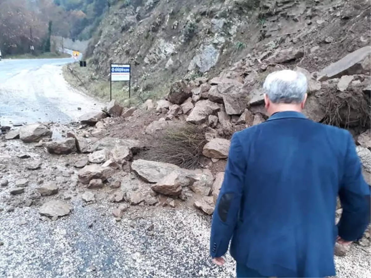 Aydın\'da Heyelan, Kapanan Köy Yolu Kısa Sürede Açıldı