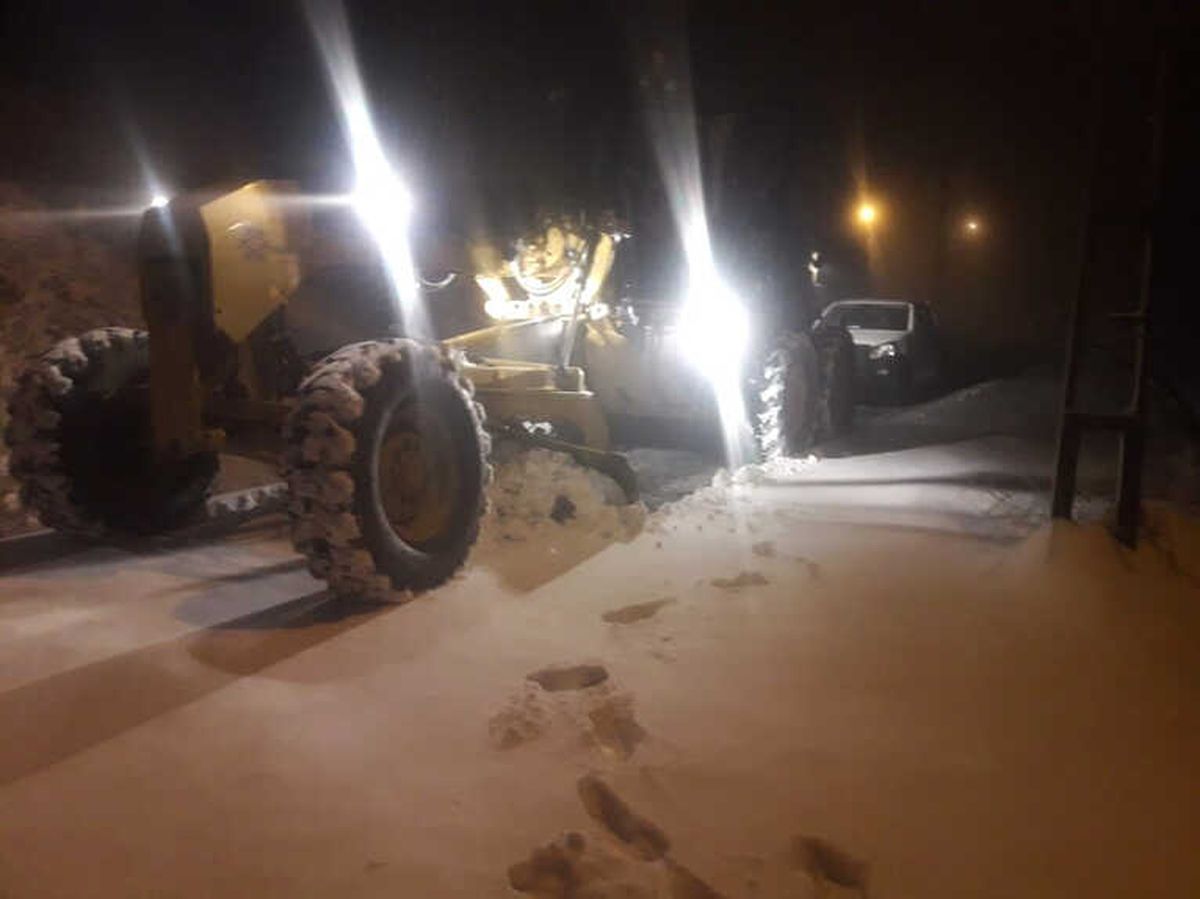 Aydın\'da Kar 8 Mahallenin Yolunu Kapattı