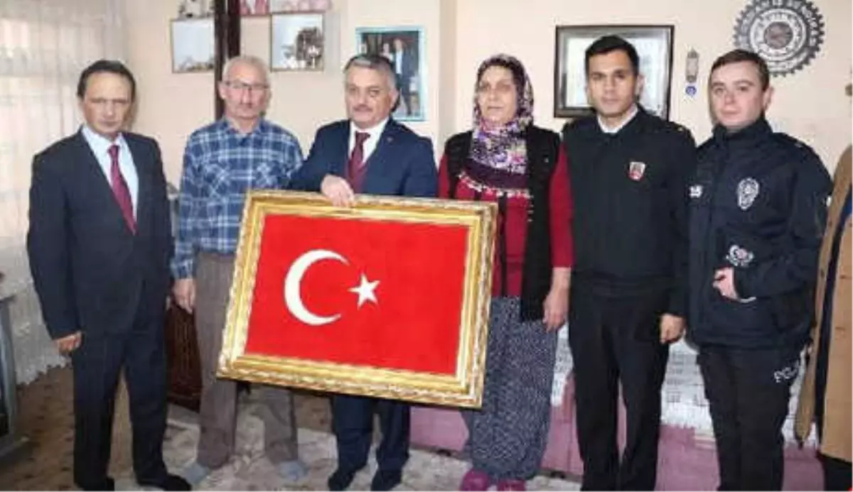 Balıkesir Valisi Yazıcı, Şehit Ailelerini Ziyaret Etti