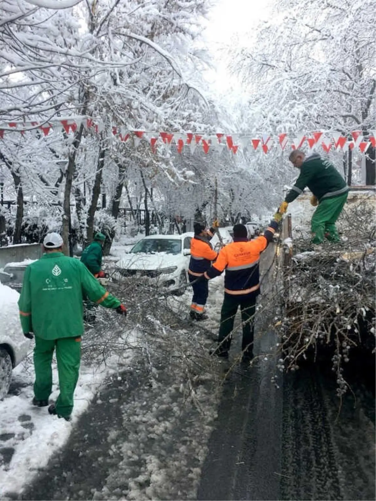 Çankaya\'dan Yoğun Kar Yağışına Anında Müdahale