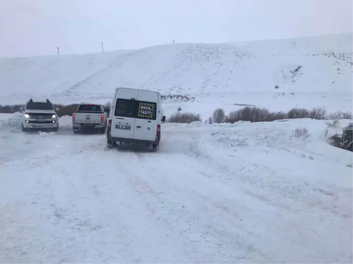 Erzurum\'da Çığ Düşmesi ve Tipi Nedeniyle Çok Sayıda Vatandaş Mahsur Kaldı