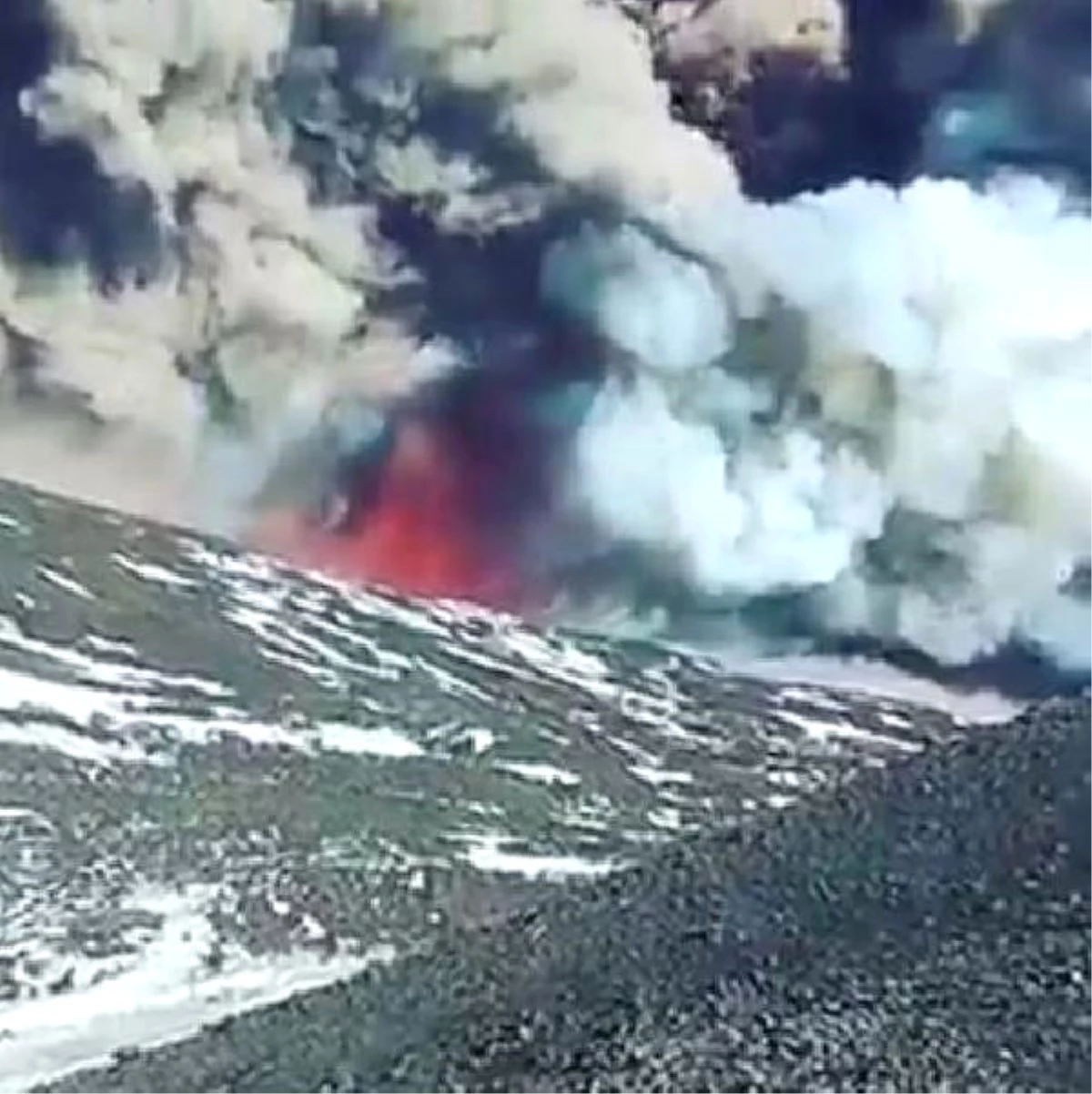Etna Faaliyete Geçti, 4.8 Büyüklüğünde Deprem: 10 Yaralı