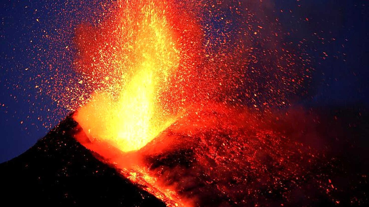 Etna Volkanındaki Patlamalar Havadan Görüntülendi