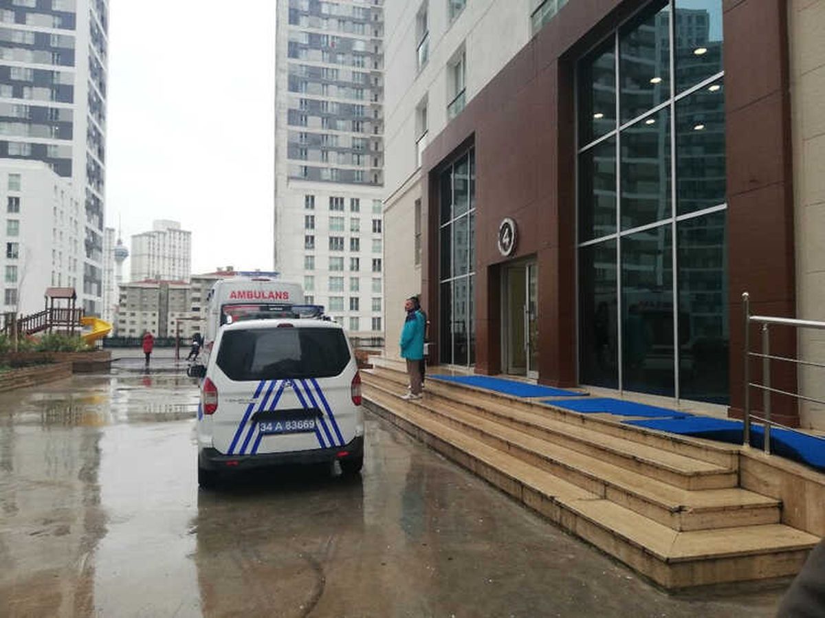 Filistinli Adam Sitede Bıçaklanarak Öldürüldü