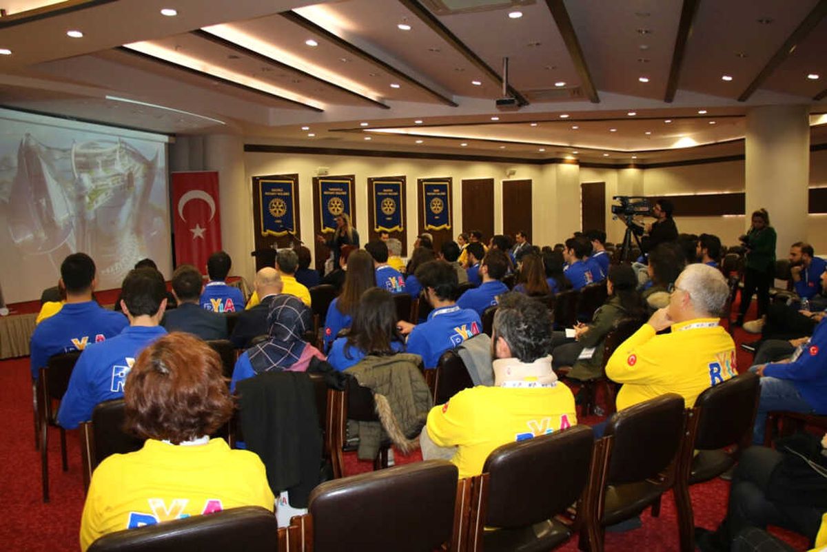 Geleceğin Liderleri Bilginin Peşinden Gidecek