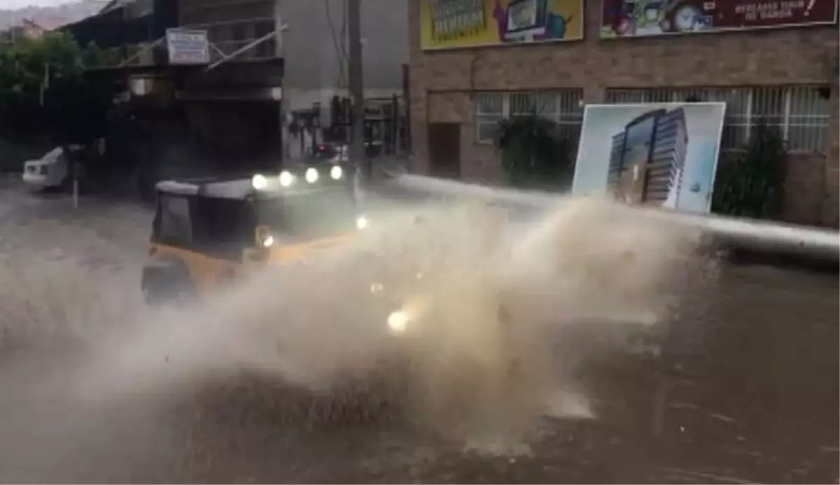 Hatay\'da Sağanak Yağış Hayatı Olumsuz Etkiledi