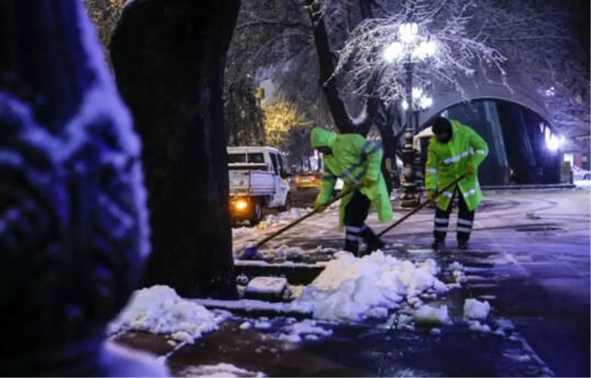 İstanbul Anadolu yakasında kar yağışı