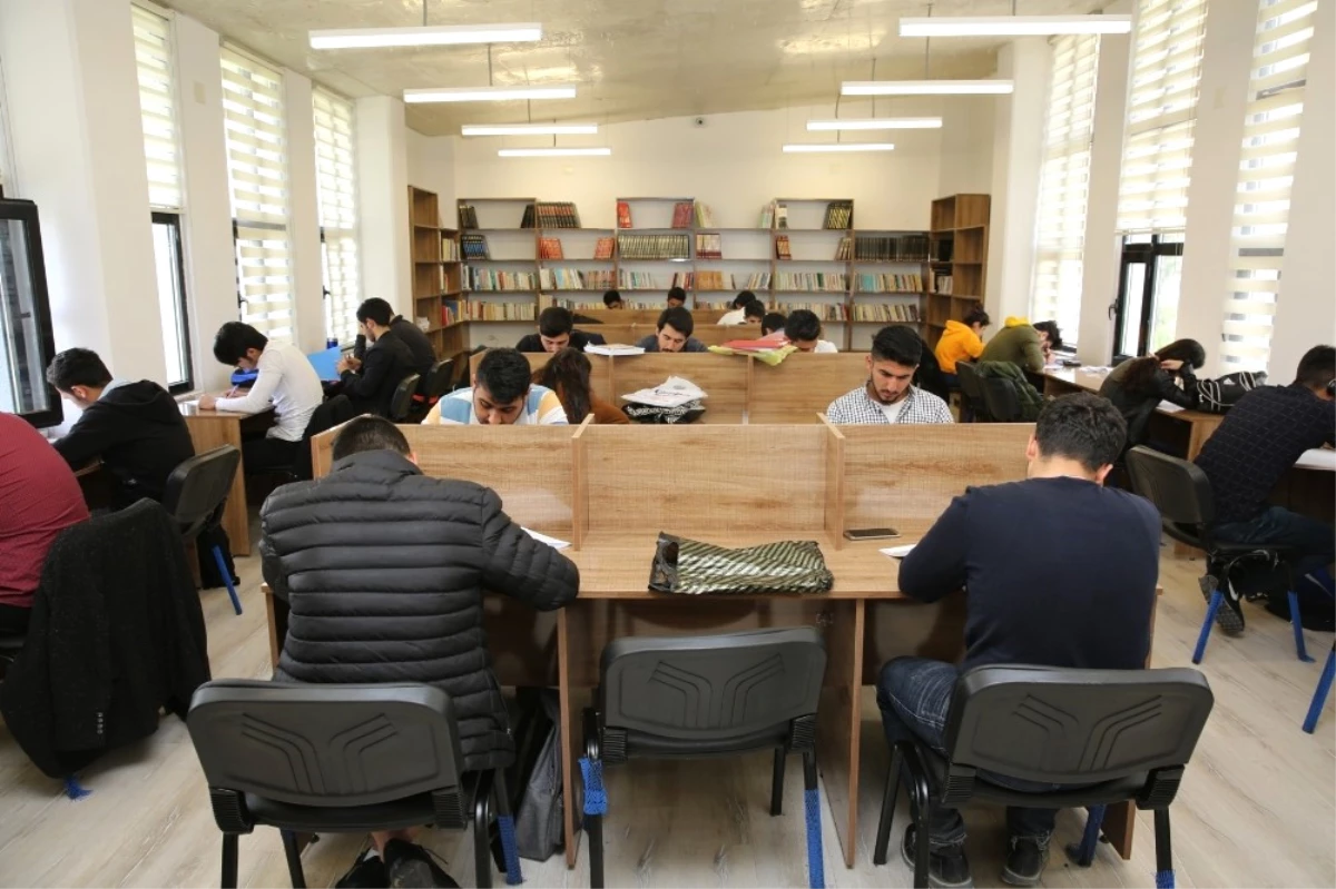 Karaköprü\'de Gençler Sınavlara Okuma Evlerinde Hazırlanıyor