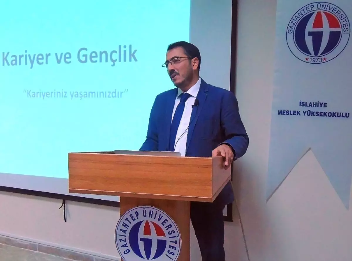 Kariyer ve Gençlik Konferansına Yoğun İlgi