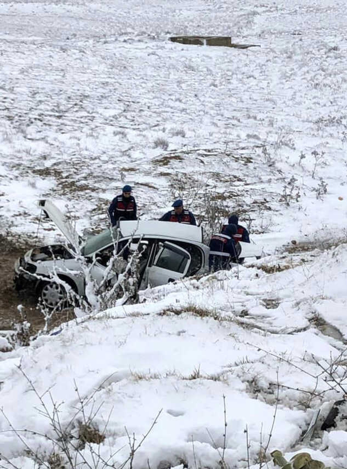 Kayganlaşan Yolda Otomobil Şarampole Yuvarlandı: 3 Ölü