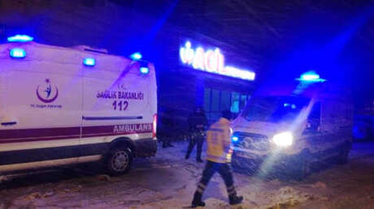 Kırşehir\'de Yolcu Otobüsü Devrildi: 3 Ölü, 20 Yaralı