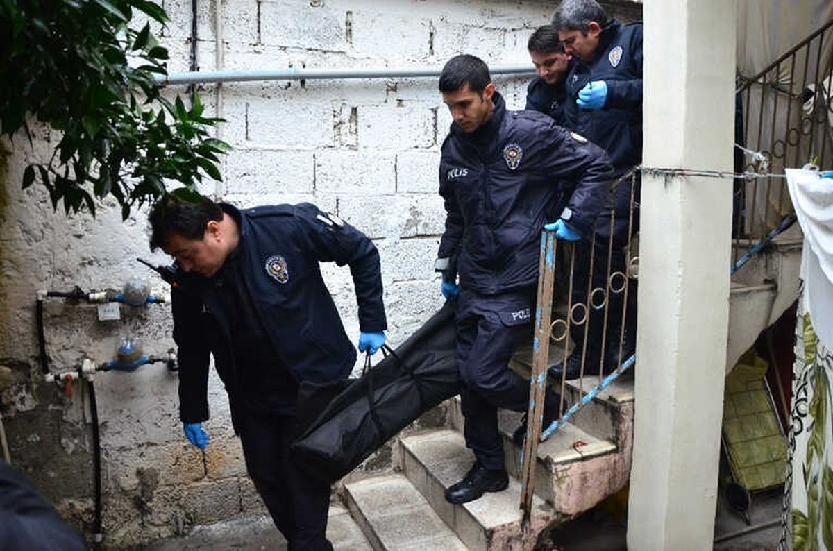 Kocası Tarafından Çekiç ve Bıçakla Öldürülen Kadının Cesedi Adli Tıpa Kaldırıldı
