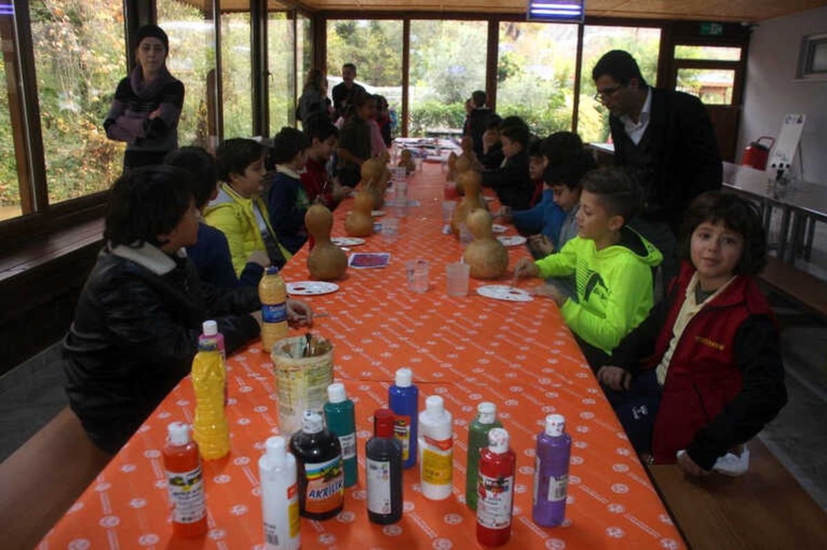 Öğrencilere Su Kabağı Boyama Eğitimi