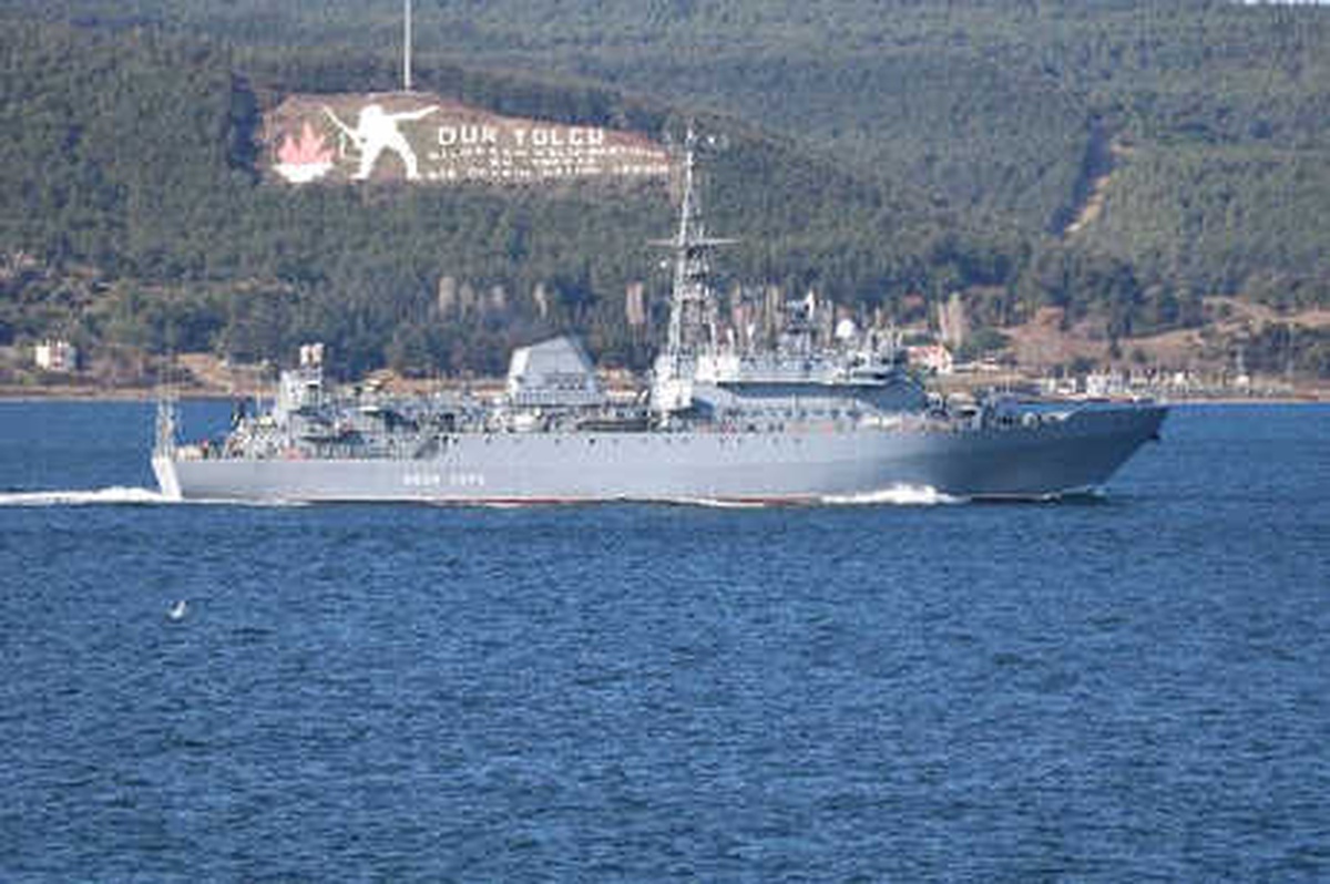 Rus Savaş Gemisi Çanakkale Boğazı\'ndan Geçti