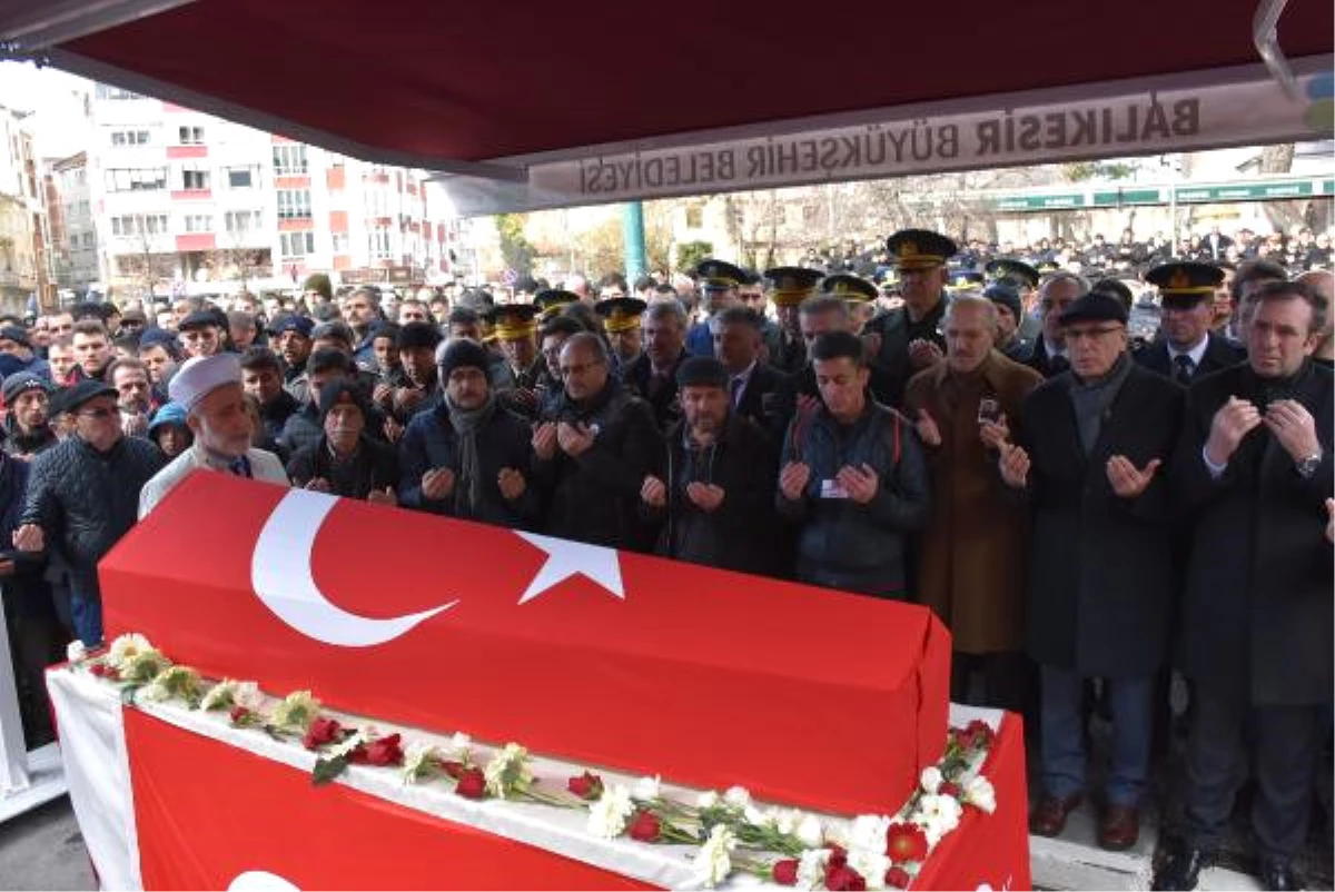 Şehit Astsubay, Gözyaşlarıyla Son Yolculuğuna Uğurlandı