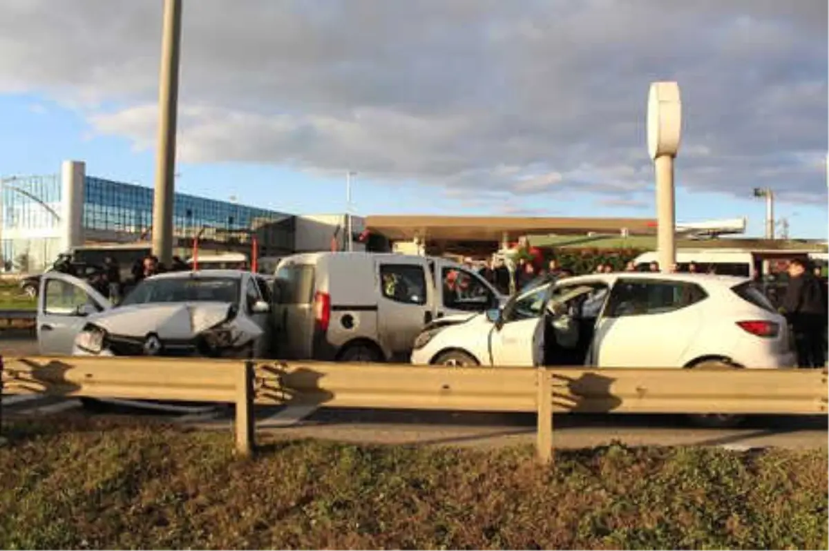 Silivri\'de Zincirleme Trafik Kazası: 1\'i Ağır, 6 Yaralı
