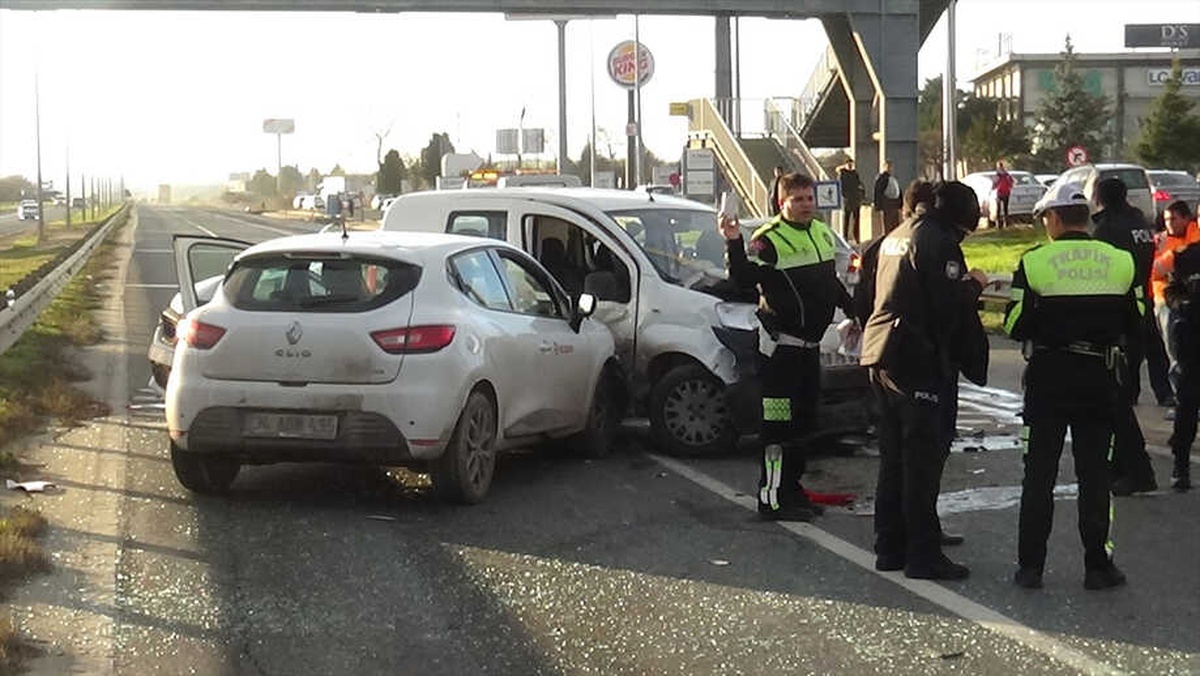 Silivri\'de Zincirleme Trafik Kazası: 6 Yaralı
