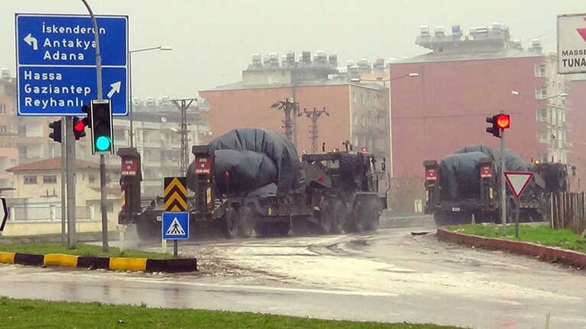 Sınıra Askeri Sevkiyat Sürüyor