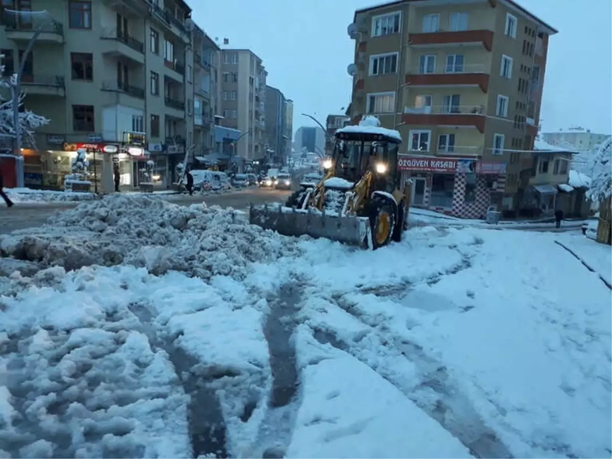 Sungurlu Belediyesi\'nden Kar Mesaisi