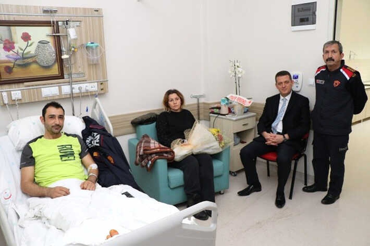 Ürkmezer\'den Ayağı Kırılan İtfaiye Erine Geçmiş Olsun Ziyareti