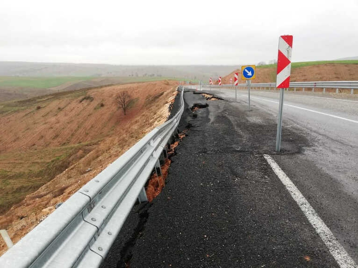 Adıyaman - Gaziantep Karayolunda Çökme