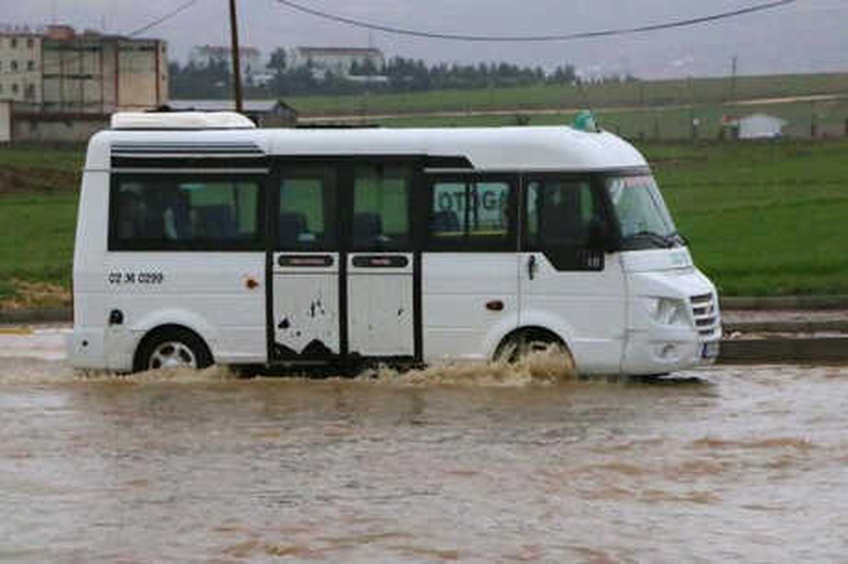 Adıyaman Kent Merkezinde Yağmur, Yüksek Kesimlerde Kar Hayatı Felç Etti