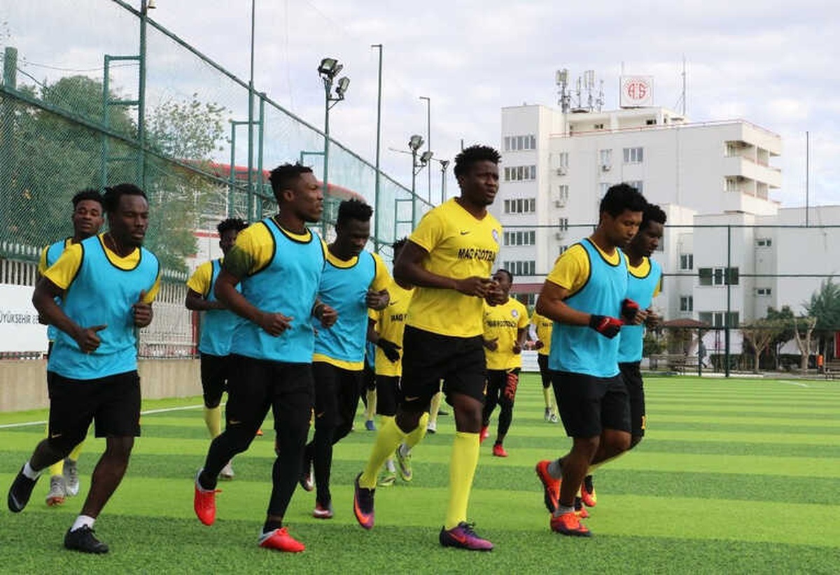 Afrikalı Futbolcuların Çıkış Kapısı Antalya