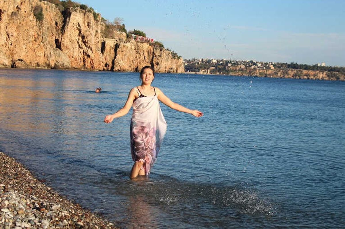 Antalya\'da Kış Mevsiminde Deniz Keyfi
