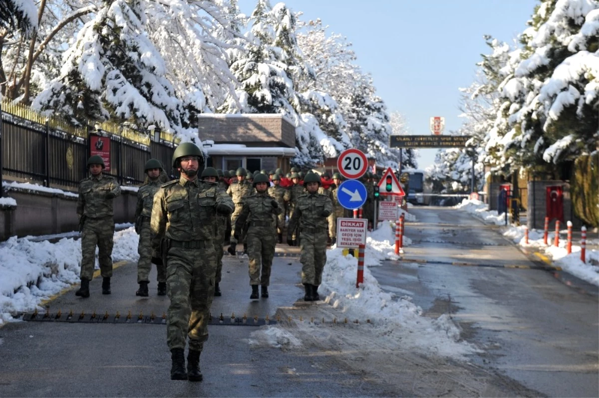 Askerler Ankara Sokaklarını İnletti