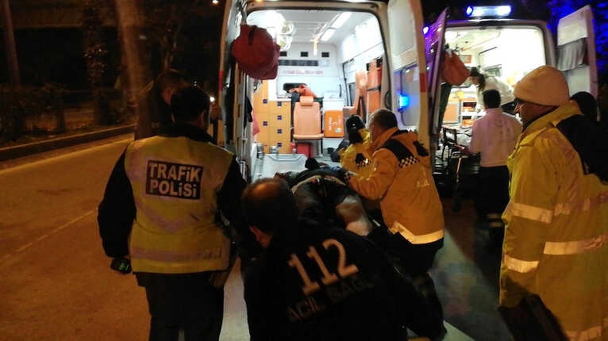 Aydın\'daki Kazaya Oradan Geçen Sağlık Ekibi Müdahale Etti
