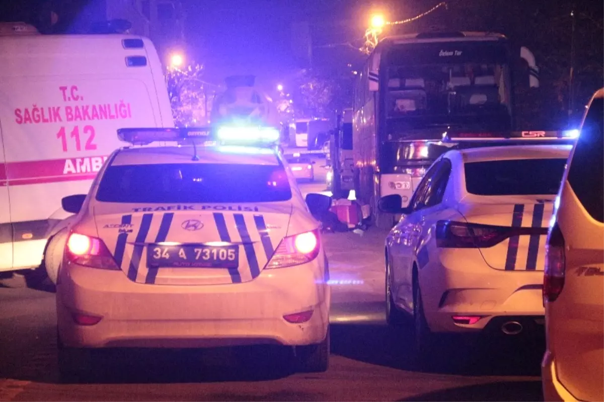 Bağcılar\'da Motosiklet Sürücüsü Hafriyat Kamyonun Altında Kaldı: 1 Ölü