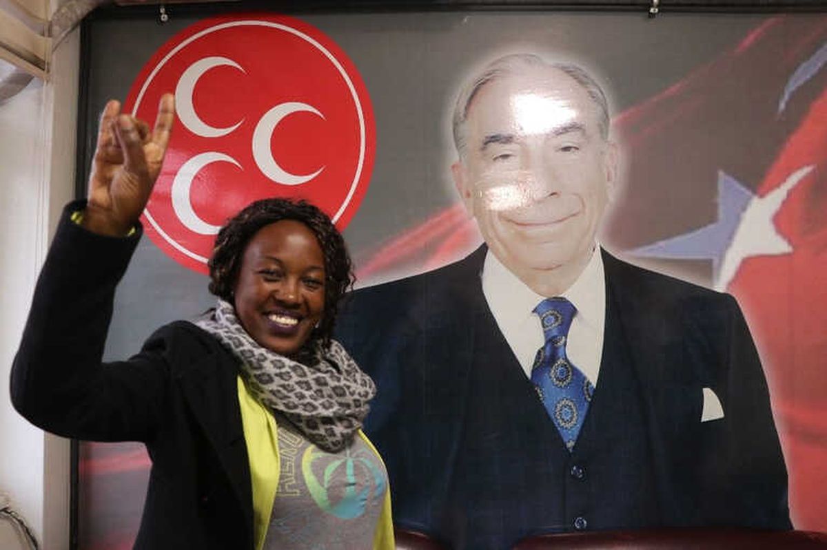 Bahçeli Hayranı Etiyopya Asıllı Öğretmen, MHP\'ye Üye Oldu