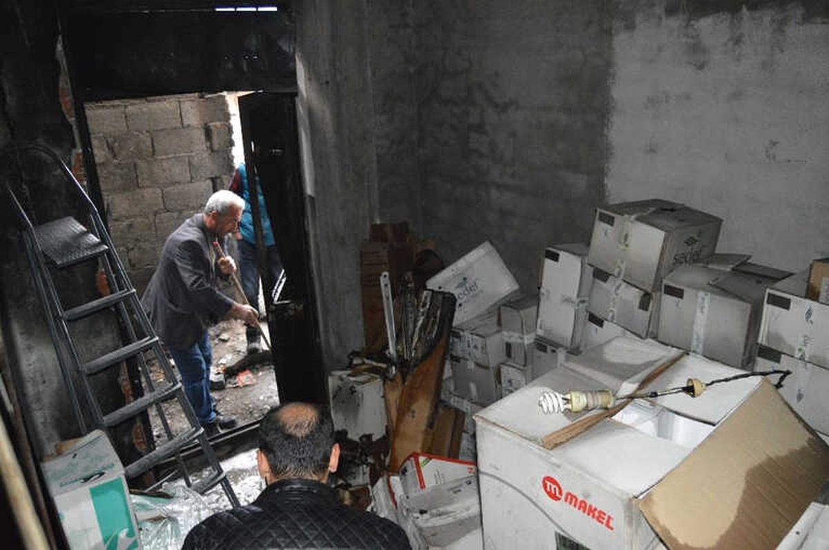 Besni\'de İş Yerinde Çıkan Yangın Korkuttu