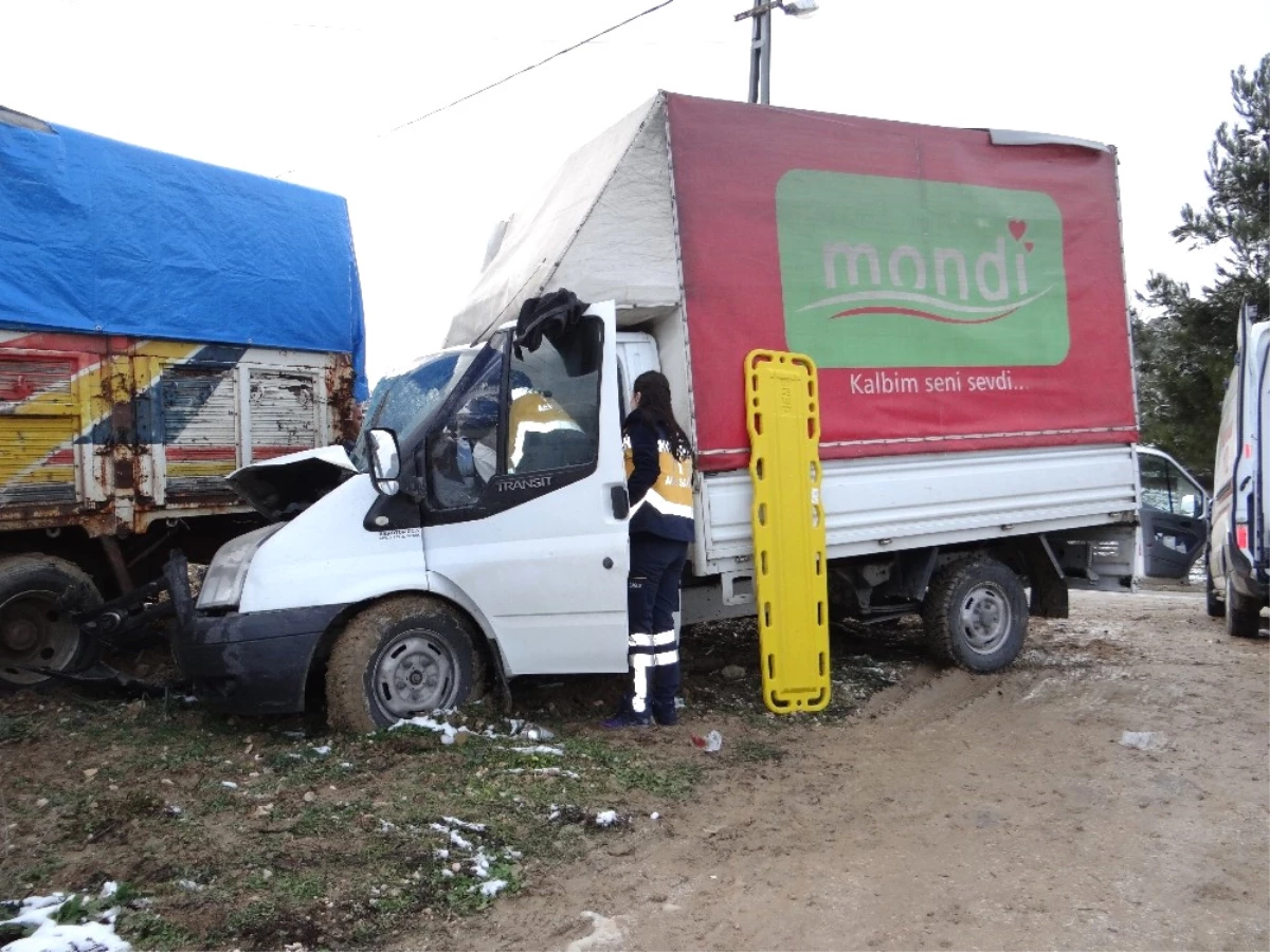 Bilecik\'te Trafik Kazası, 2 Kişi Yaralandı