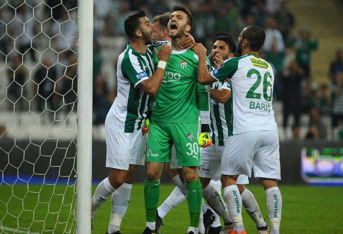 Bursaspor\'un Kalesini 3 İsim Korudu